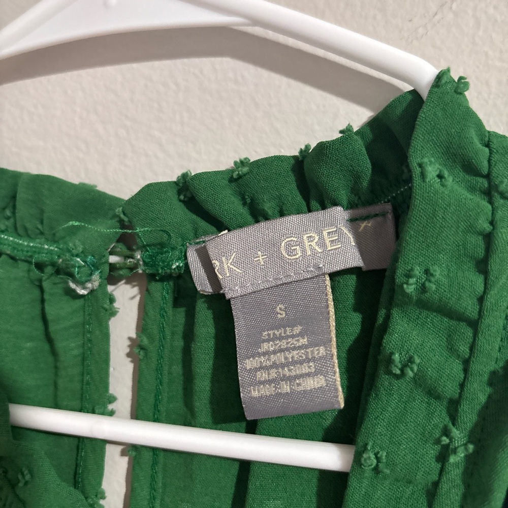Sleeveless Green Textured Maxi Dress with Smocked Waist - Picture 2 of 4